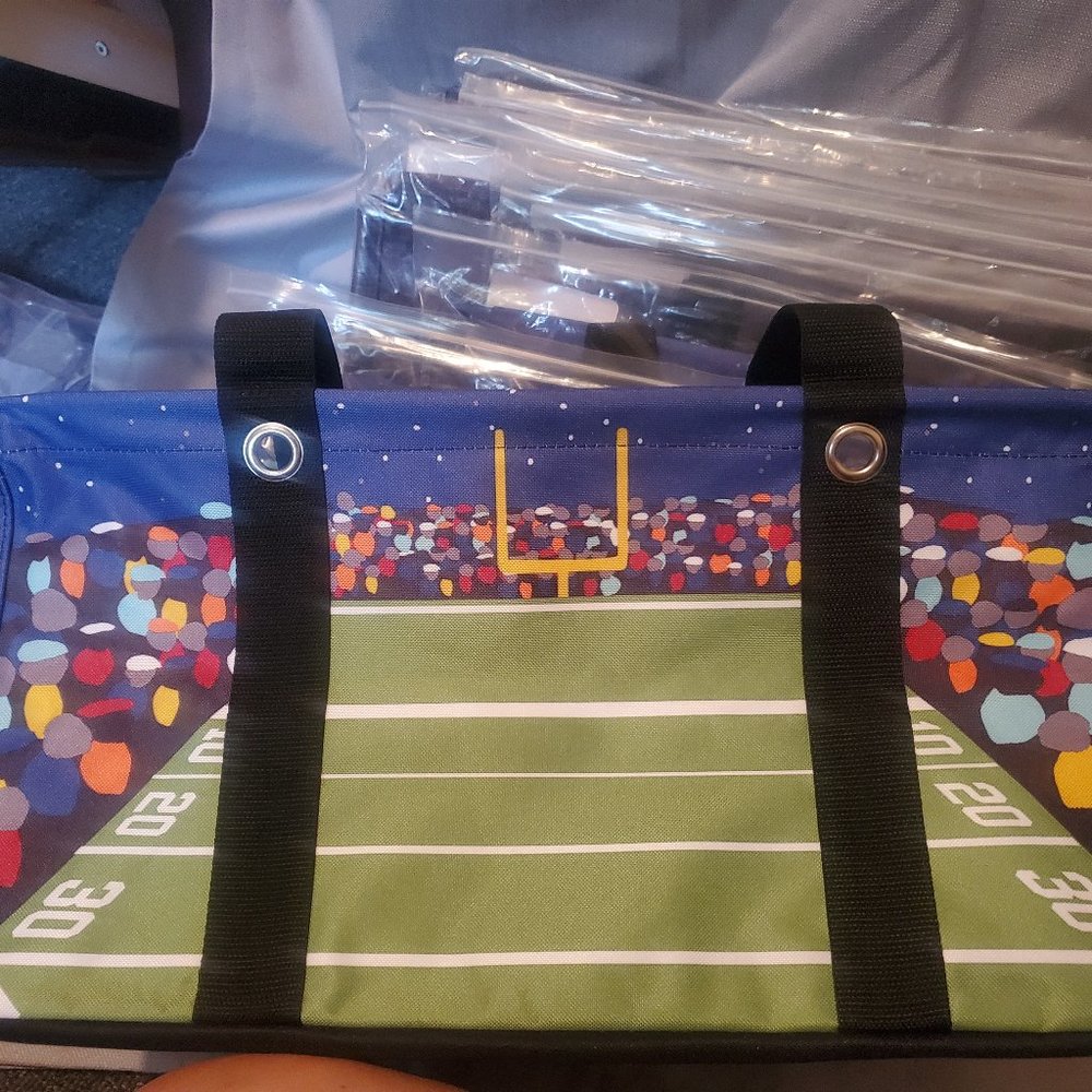 31 Medium Utility Tote in Touchdown Time